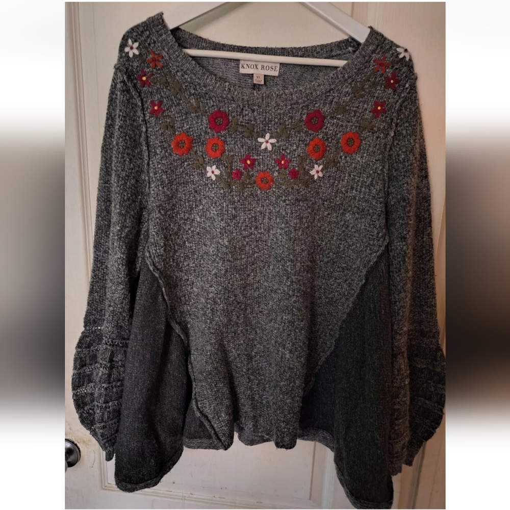 Knox Rose Gray Crew Neck Sweater with Red Floral Embroidery